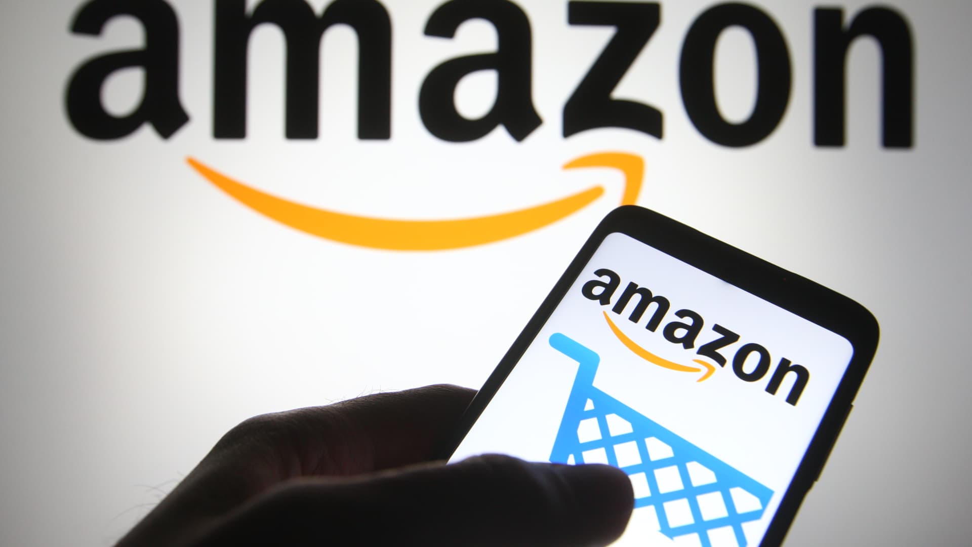 Amazon Delil Karartma Suçlamaları